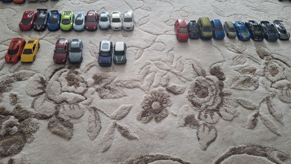 (10 LEI BUC) Colectie 265 mașinute - Hot Wheels, Matchbox, Burago, Majisto, etc

Alfa Romeo
AMC
Aston Martin
Audi
Bentley
BMW
Bugatti
Cadillac
Chrysle