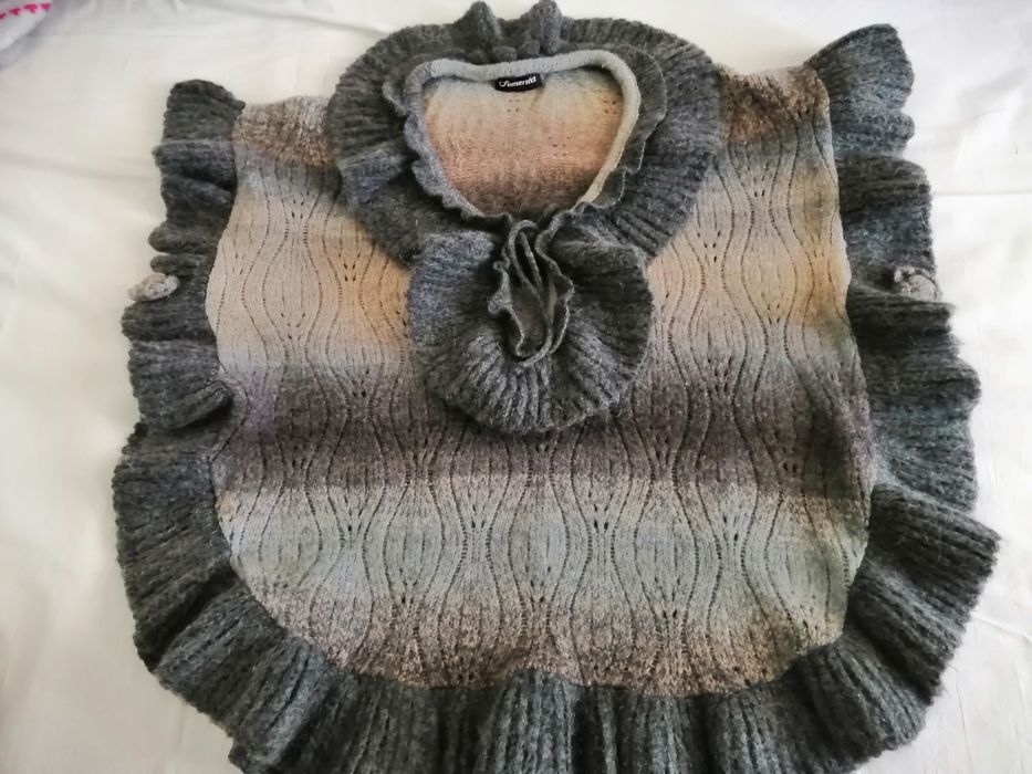 Прекрасно пончо,вълна, дизайнерско,ново, топло