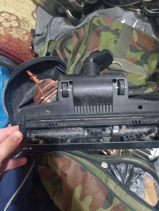 Продаеться на запчасть пылесоса