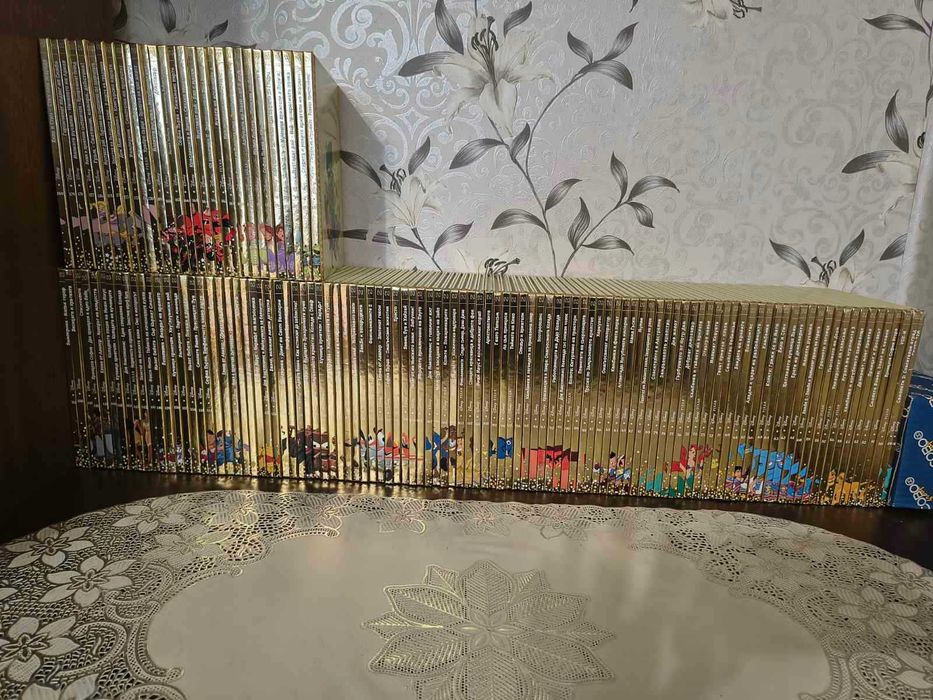 Продавам книжки на Дисни