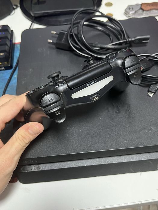 Работещ PlayStation 4 slim 1TB