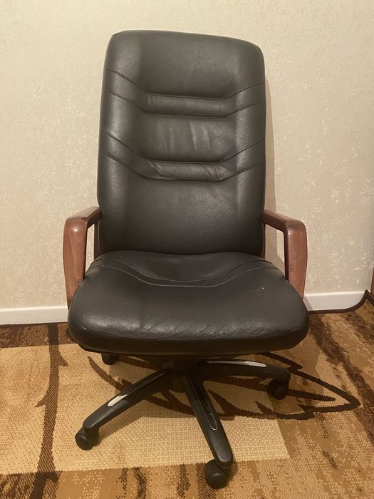 Продам офисное кресло