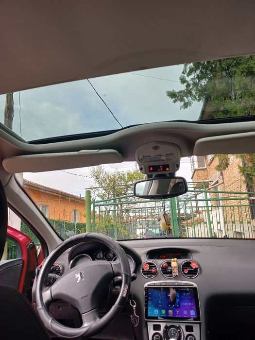 Лес автомобил Пежо 308