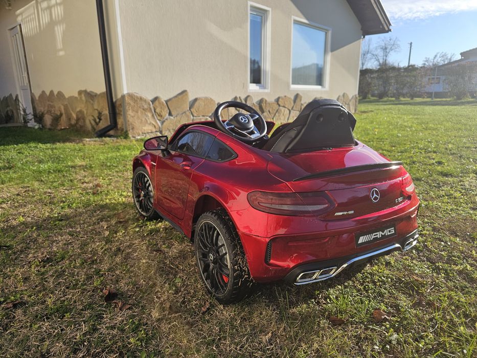 Детска електрическа кола с акумулаторна батерия Mercedes Benz C63 AMG с дистанционно