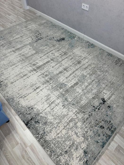 Ковер с синим оттенкам