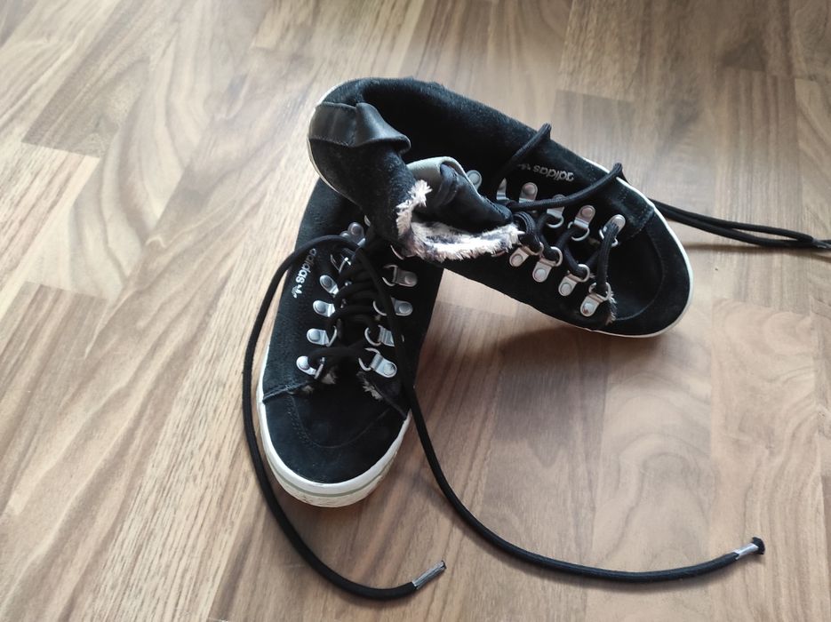 Разпродажба на запазени обувки