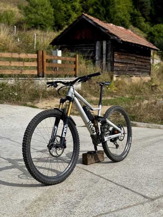 RAAW Madonna V1 M enduro