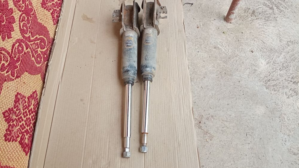 Предни амортисьори за Сузуки Гранд Витара 98г