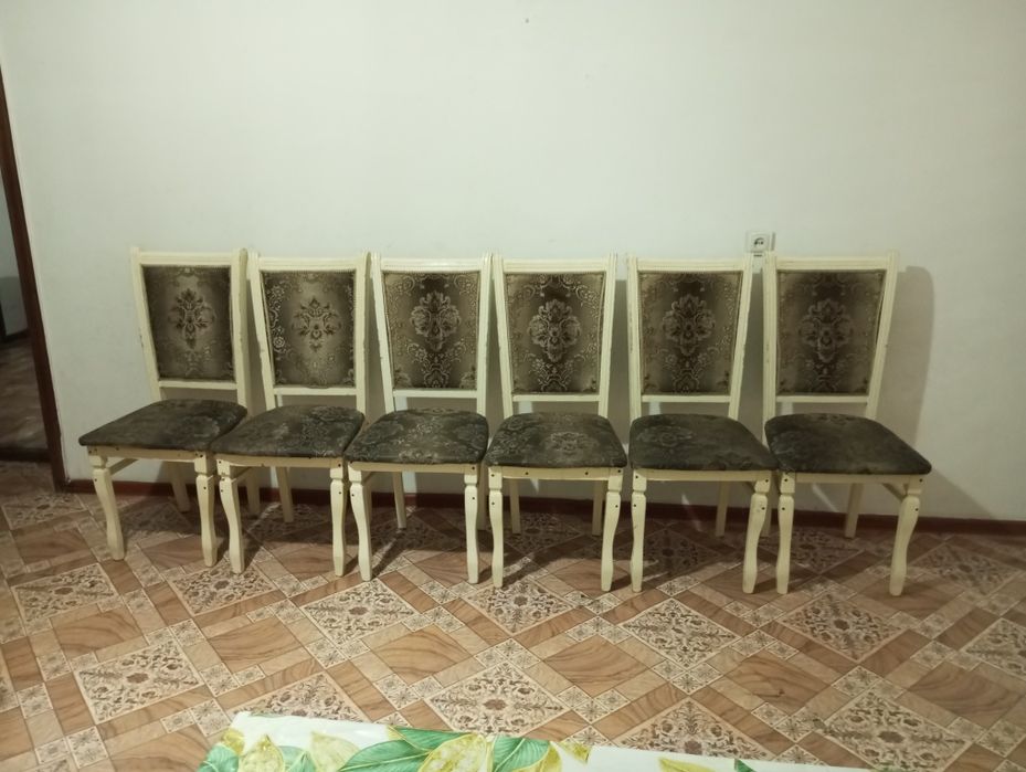 Продаются комплект стол и стулья