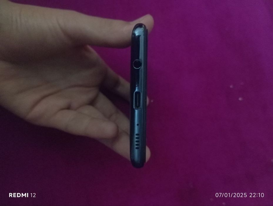 Samsung A71 6/128 2 ta simkartali xech qati alishmagan ekran tiniq