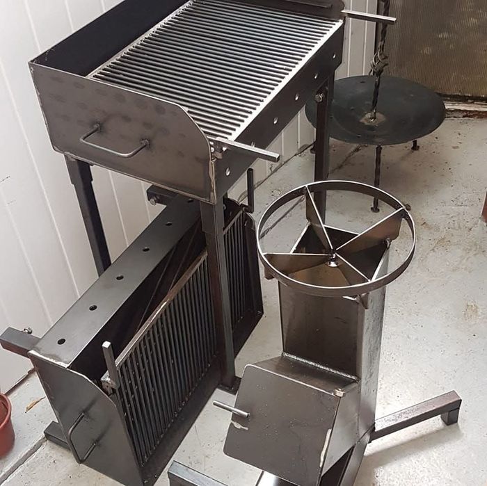Gratar de gradina special cu trei nivele. Optional plita!
