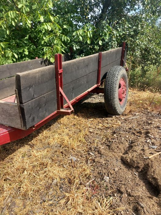 Vând car făcut nou manual în dotare de funcționare
