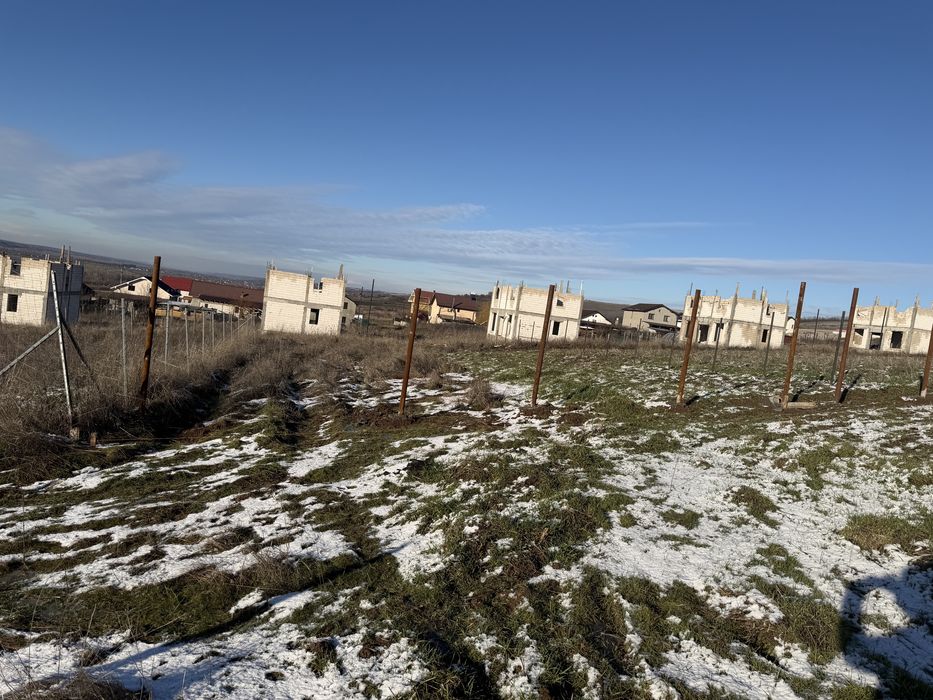 Teren simnicul de sus