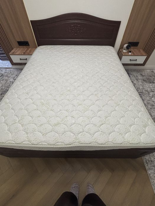 Двуспальный кровать с матрасом