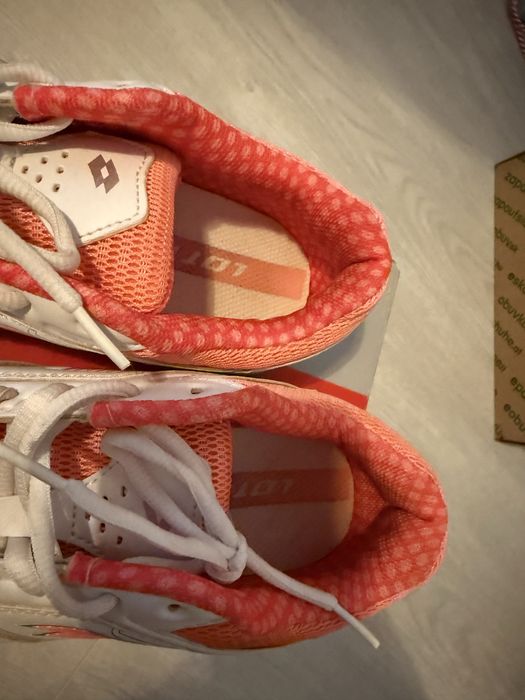 Дамски тенис обувки Lotto 38