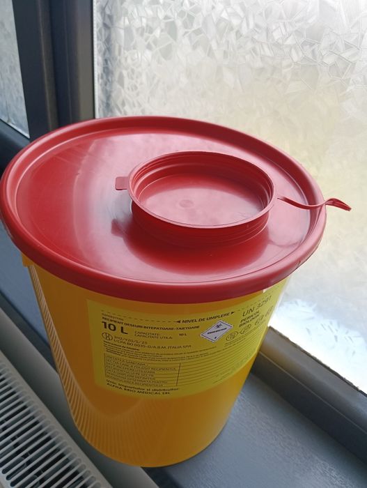 60 Recipiente noi din Plastic cu capac volum 10 Litri pentru Deșeuri Medicale