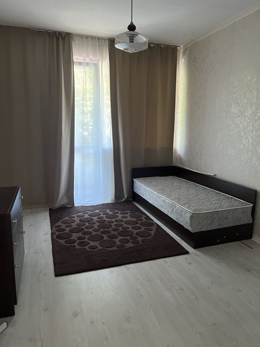 Дава се под наем Тристаен апартамент в Варна, Червен площад - 90 кв.м за 714 € - Снимка #1