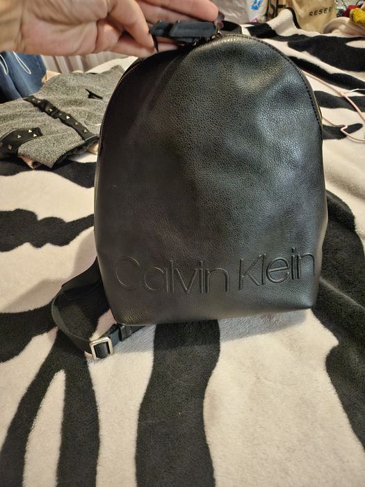 Дамска раница и чанти