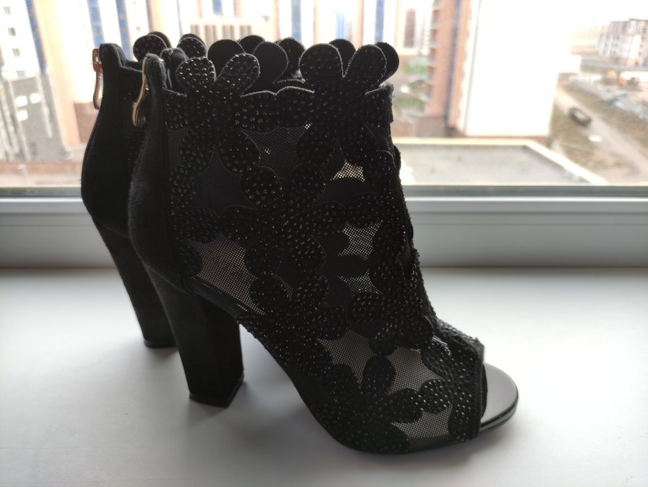 Нарядные ботильоны 38-39 размер