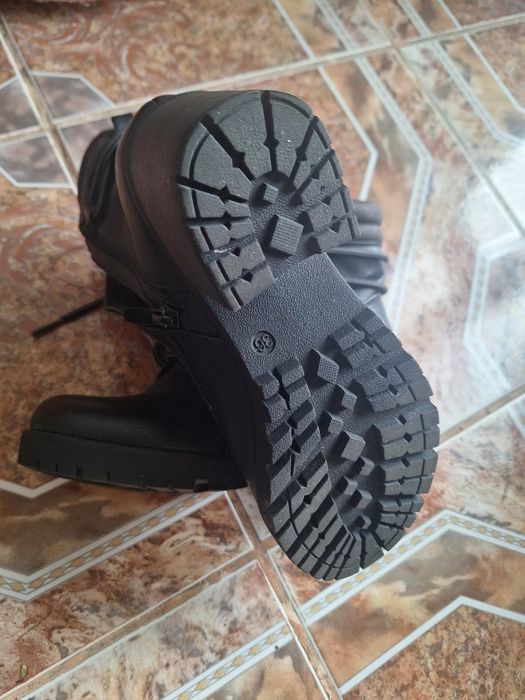 Vand ghete noi marimea 36