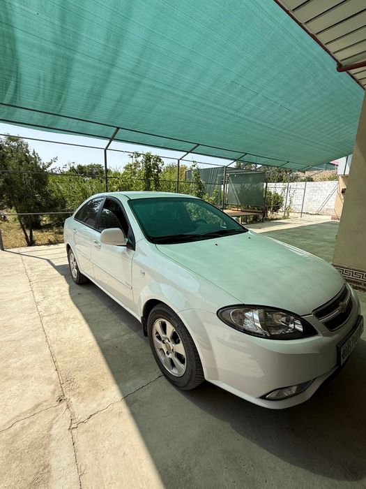 Chevrolet Gentra 1-pozitsiya