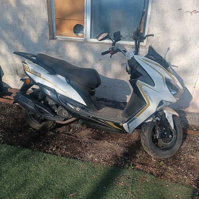 Продам скутер Макси