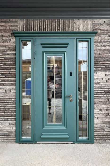 Металические двери премиум класа в стиле неокласика