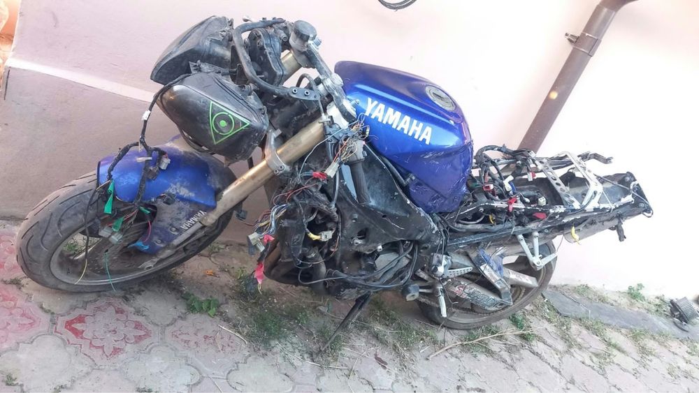 Dezmembrez yamaha r1