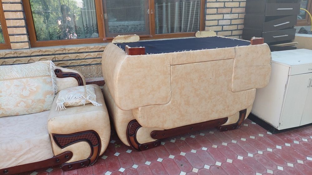 Диван и кресло  сотилади