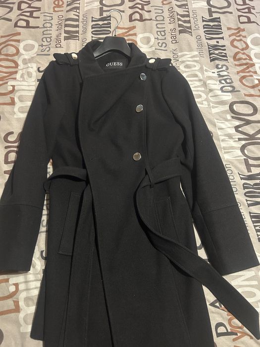 Палто Guess черно