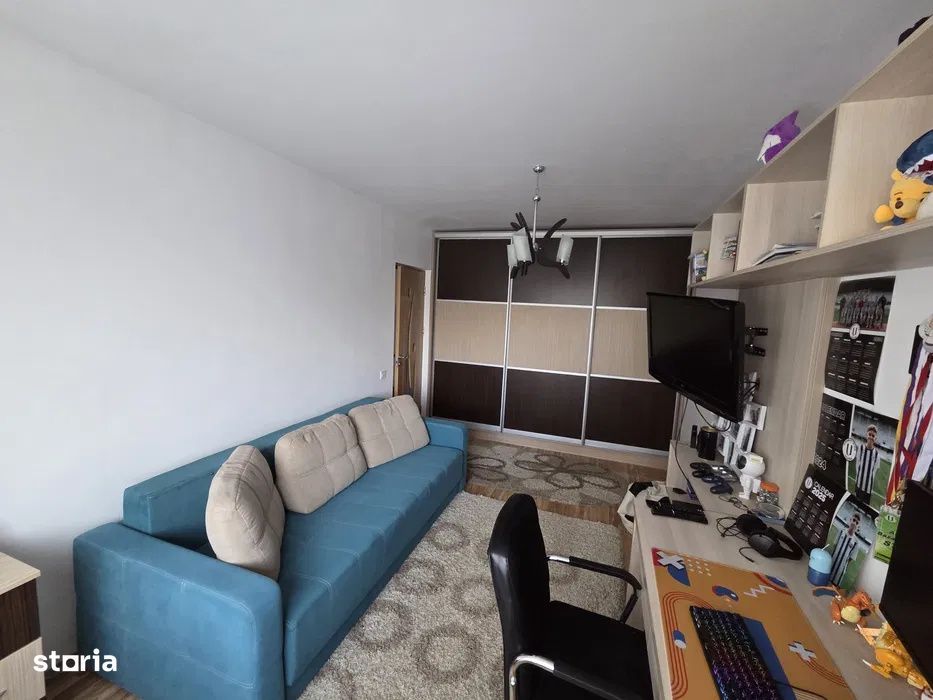 Apartament cu 2 camere, decomandat, parcare, zona Eroilor