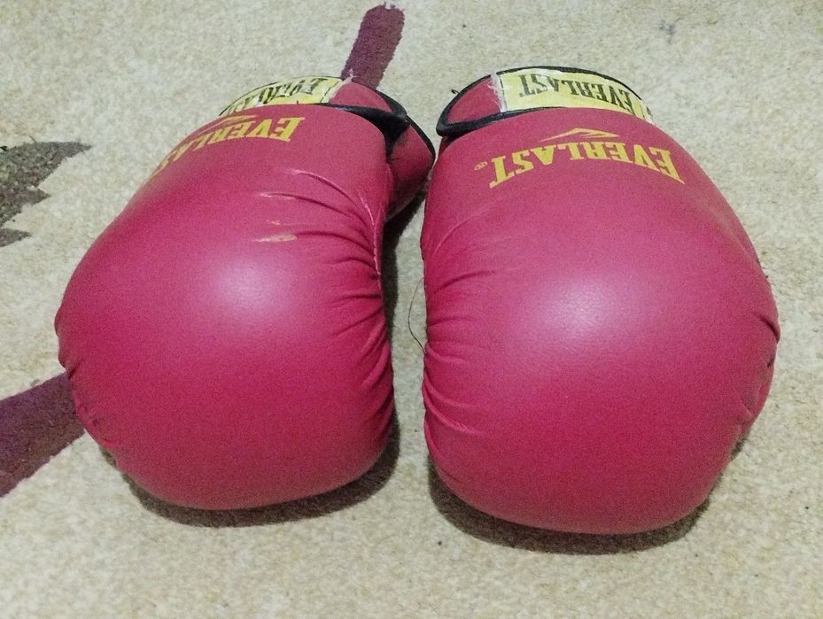 Продам перчатки для бокса