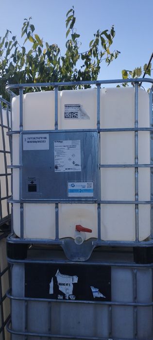 Bazin 1000 litri,cu palet din lemn, plastic ,metalic