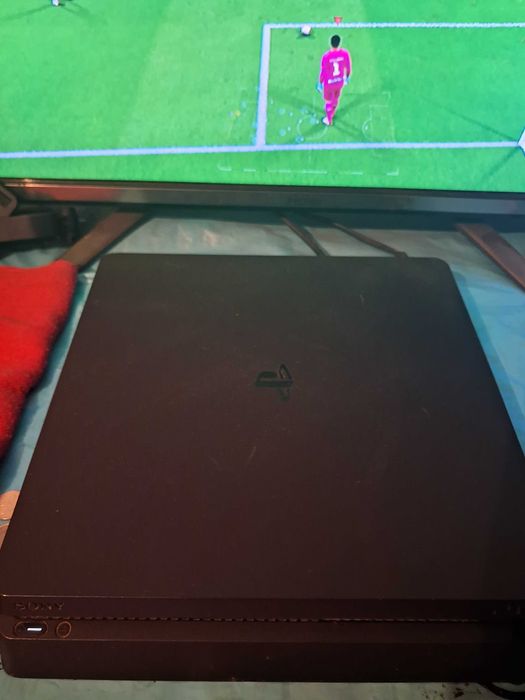 Продам плестейшн 4