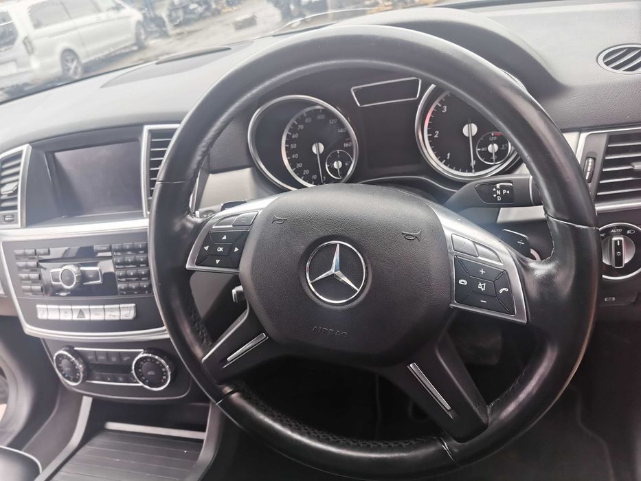 Dezmembrez mercedes ML 250d/ml 350d/far w166/capota/usa w166/