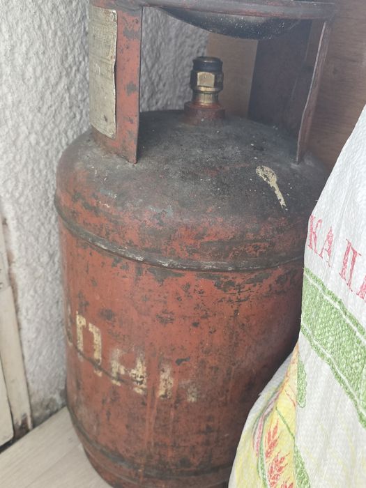 Газовый баллон .