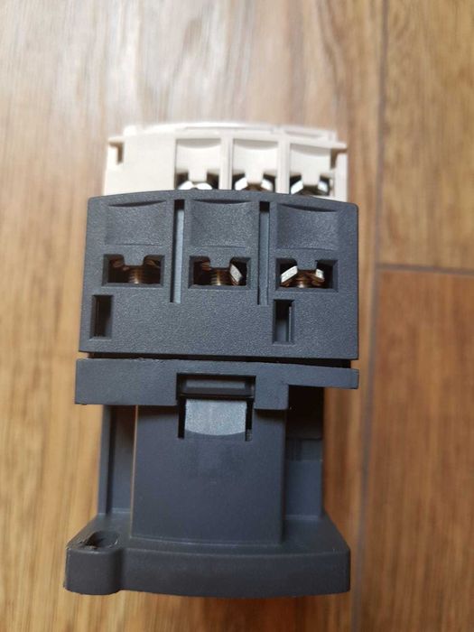 Vand Contactor Schneider Electric 3 Poli 25 A