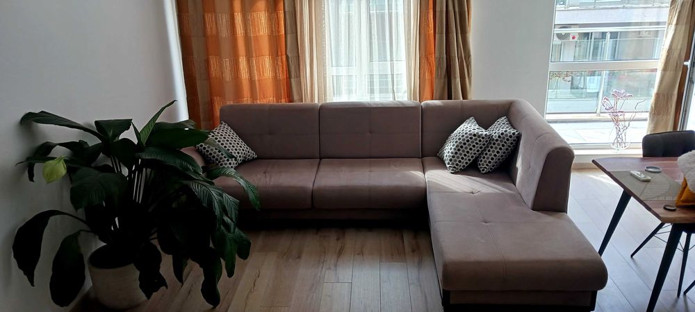 Продавам растегателен диван
