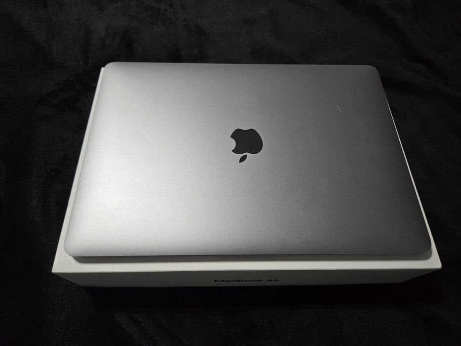 MackBook air  M1  8GB RAM, 512GB SSD