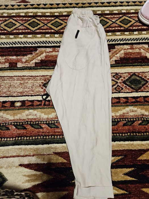 Pantaloni noi cu eticheta, Reflex