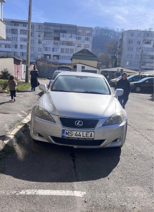 De vanzare Lexus is 220