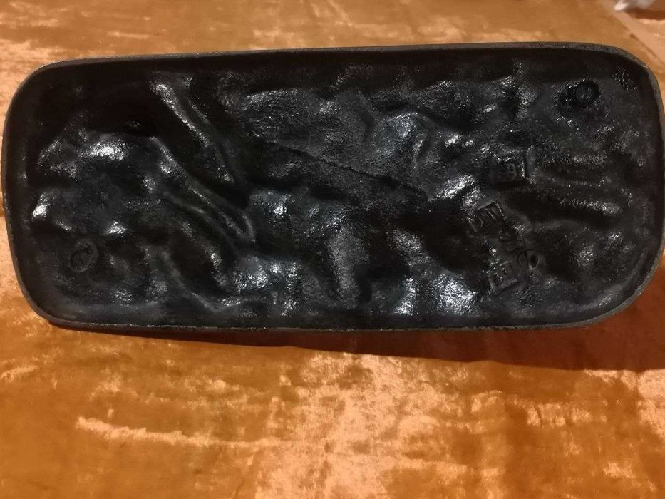 Чугунная статуэтка Собака .