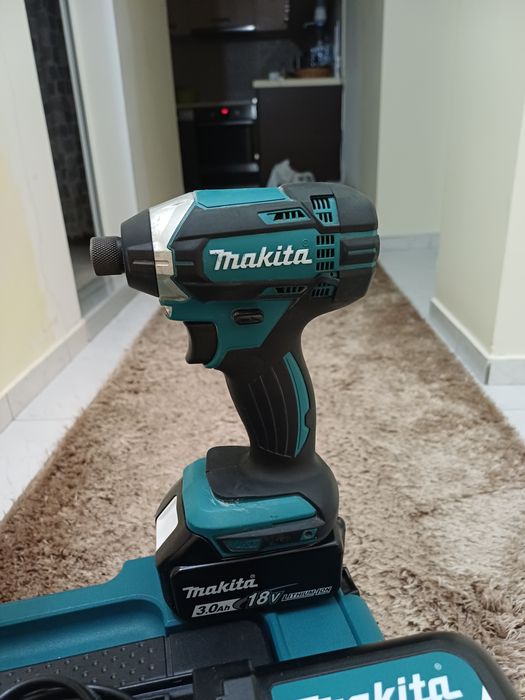 Makita винтоверт и Гайковерт , куфар , 2 батерии , Зарядно