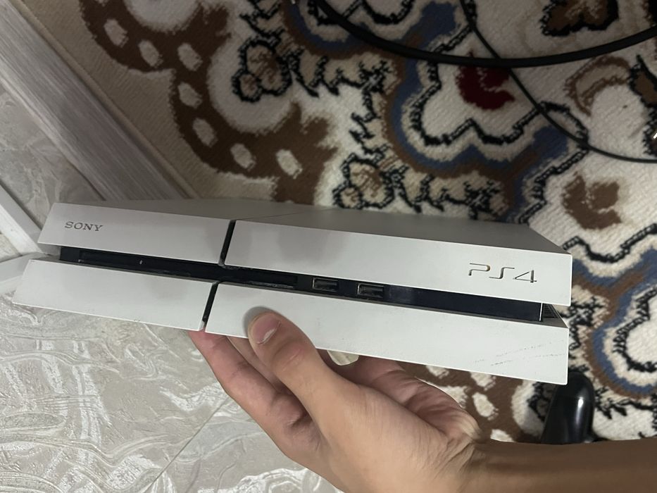 Продам пс4 3ревизия срочно