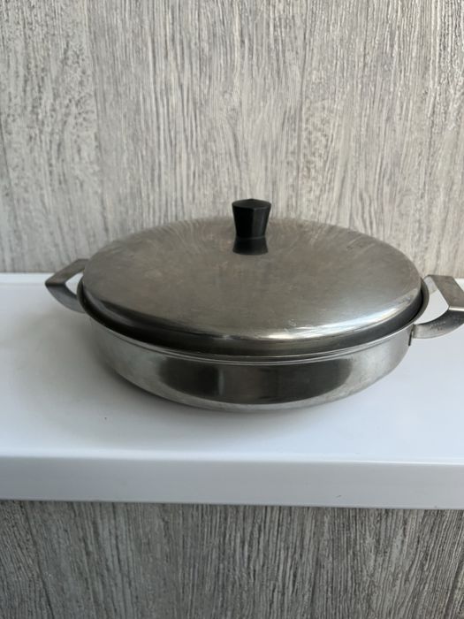 Продам сковороду .