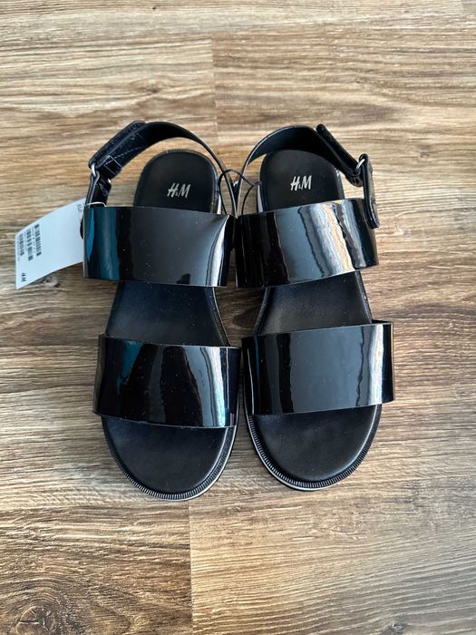 ПРОМО НОВИ лачени сандали H&M за момиче