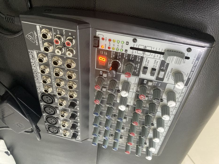 Микшерный пульт Behringer Xenyx 1202FX