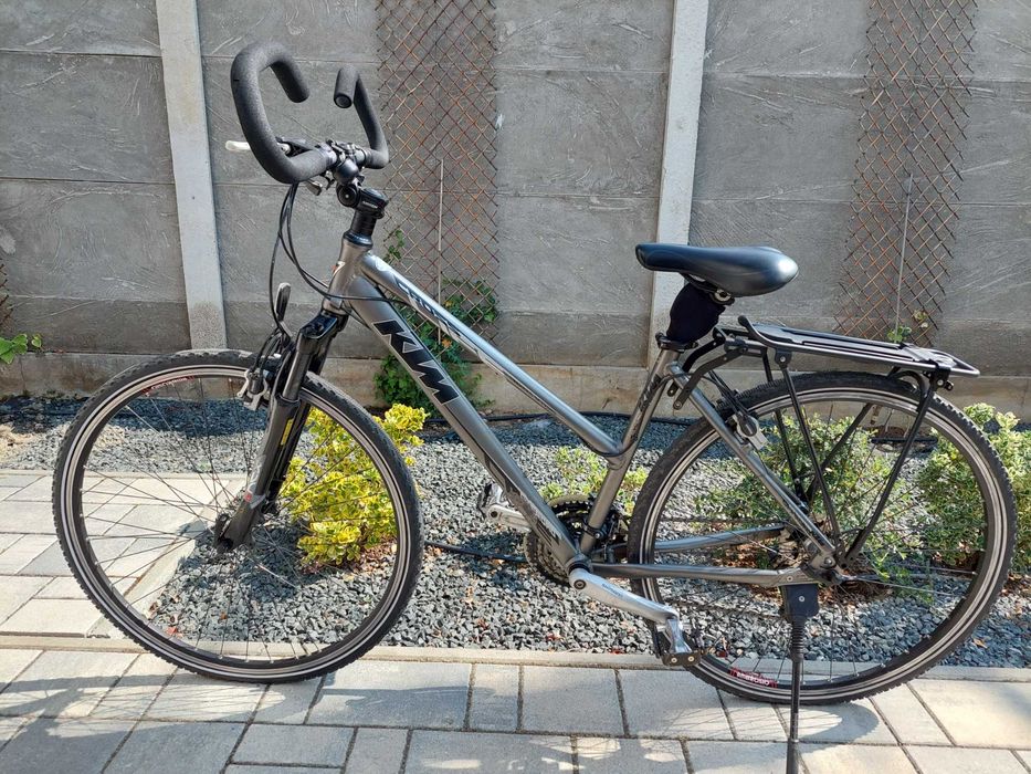 Vand bicicleta KTM; 700 65C; 3x9 viteze; frane hidraulice; cadru Al