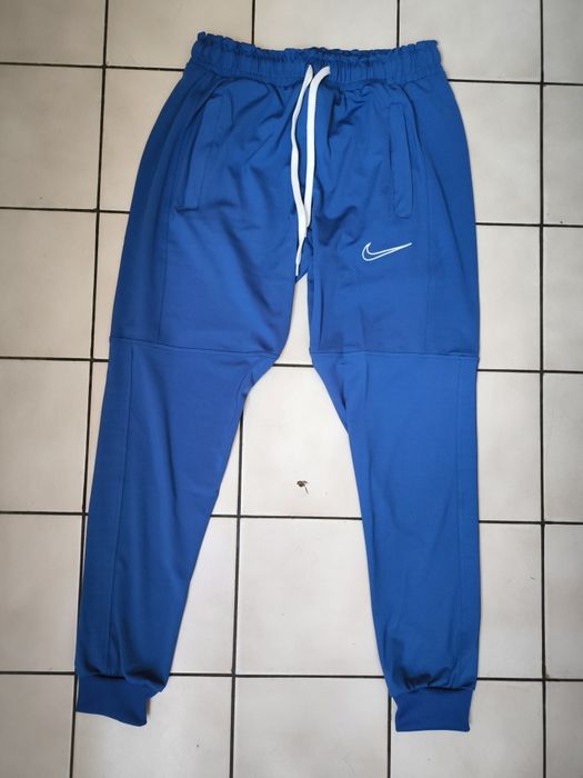 Спортно  долнище анцуг от полиамид или памук