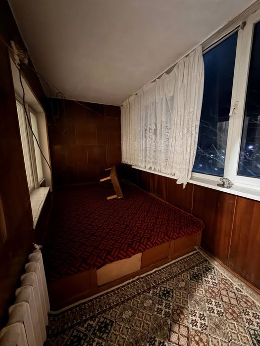 4х комнатная вдоль дороги с частичной обстановкой